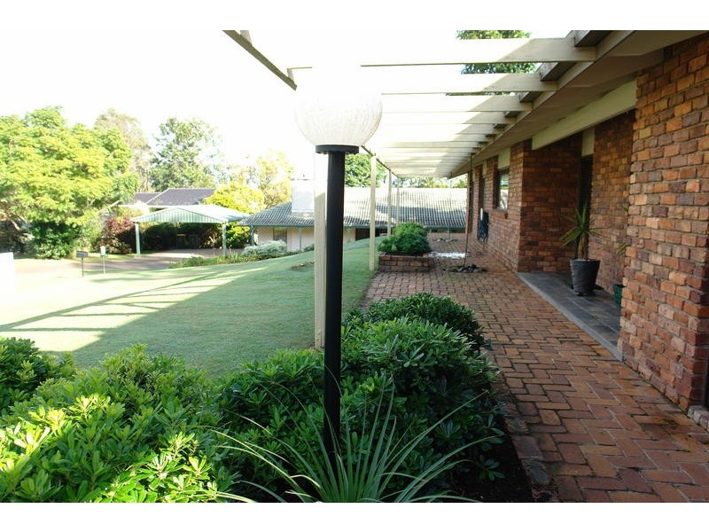 9 Pulas Place, Bellbowrie QLD 4070